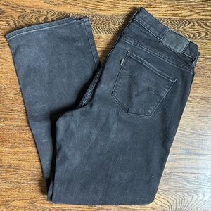 Black Levi’s classic straight 10